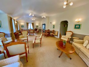 RESIDENTS LOUNGE- click for photo gallery